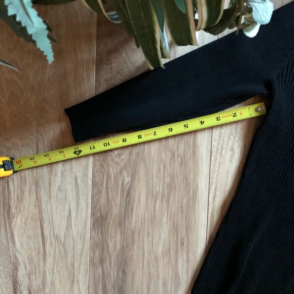 ๐Host Pic๐ Cozy Black sweater ๐ - Picture 5 of 7